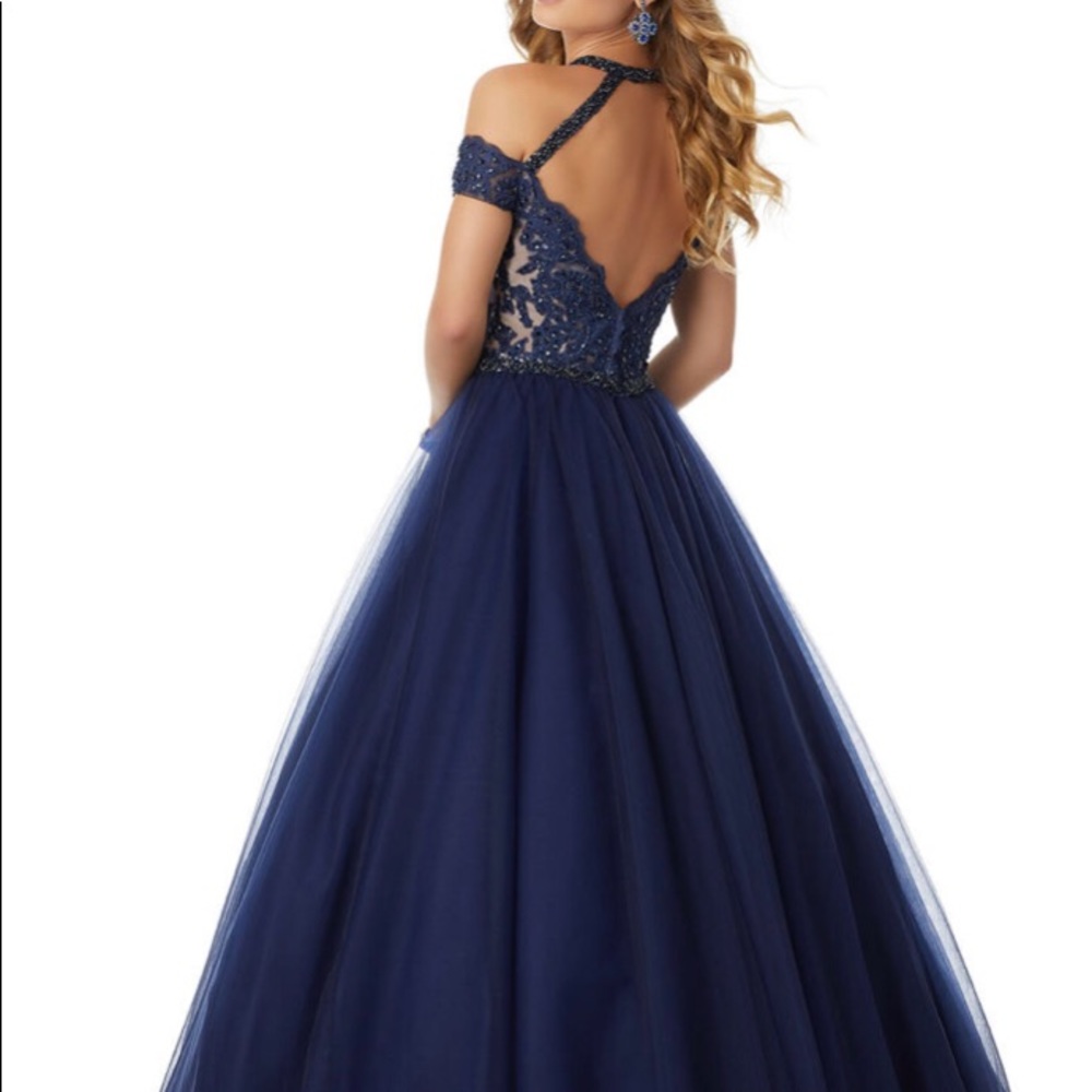 Prom dress 💝 - Picture 3 of 4